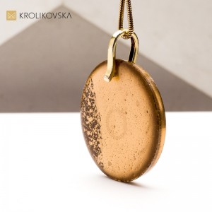 Ręcznie Tworzony Naszyjnik Nesso – Klasyka Złota i Czerni.