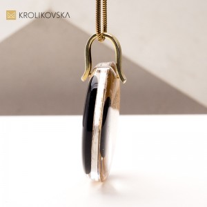 Naszyjnik z Czarną Żywicą i Płatkami Złota - Wyjątkowy Luksus