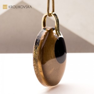Naszyjnik z Czarną Żywicą i Złotem - Ponadczasowa Elegancja.