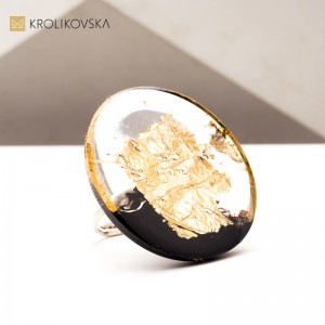 Walentynkowy prezent, wyjątkowy czarno złoty pierścionek.