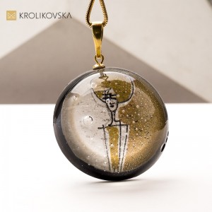 Personalizowane naszyjniki z ręcznymi grafikami – prezent z sercem.