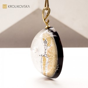 Personalizowane naszyjniki z ręcznymi grafikami – prezent z sercem.