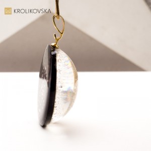 Personalizowane naszyjniki z ręcznymi grafikami – prezent z sercem.