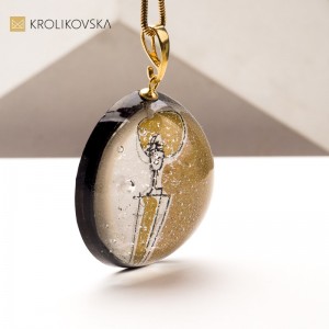 Personalizowane naszyjniki z ręcznymi grafikami – prezent z sercem.