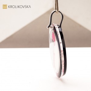 Naszyjnik Artystyczny z Ręcznie Malowaną Grafika – Prezent Pełen Pasji. Naszyjnik Artystyczny z Ręcznie Malowaną Grafika – Prezent Pełen Pasji.