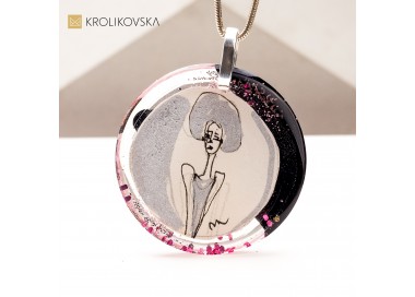 Artystyczny Naszyjnik z Grafiką – Biżuteria, Która Mówi.1