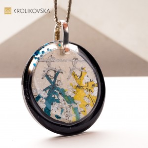 Prezent dla miłośniczki sztuki – artystyczne naszyjniki handmade.