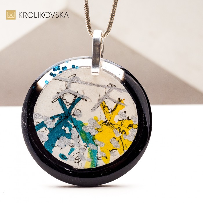 Prezent dla miłośniczki sztuki – artystyczne naszyjniki handmade.