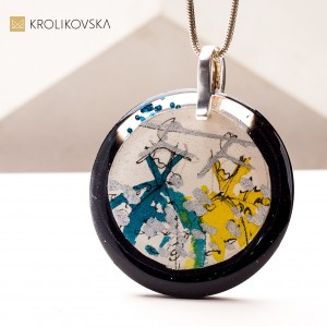Prezent dla miłośniczki sztuki – artystyczne naszyjniki handmade.