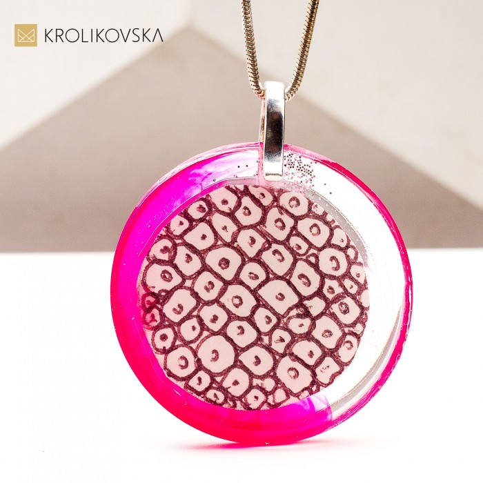 Biżuteria Artystyczna: Ręcznie Malowany Naszyjnik na Wyjątkową Okazję.