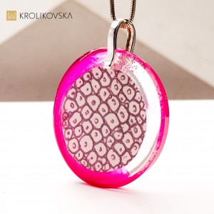 Biżuteria Artystyczna: Ręcznie Malowany Naszyjnik na Wyjątkową Okazję.