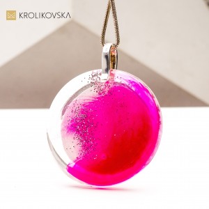 Biżuteria Artystyczna: Ręcznie Malowany Naszyjnik na Wyjątkową Okazję.