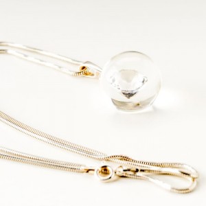 Naszyjnik z cyrkonią srebrny.