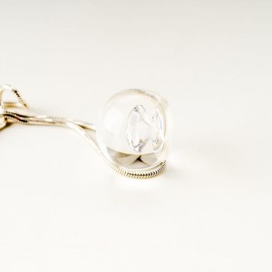 Naszyjnik z cyrkonią srebrny.