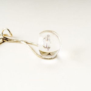 Naszyjnik z cyrkonią srebrny.