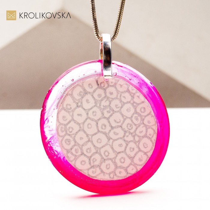 Wyjątkowy Prezent: Naszyjnik z Ręcznie Malowanym Wzorem.