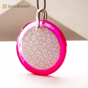 Wyjątkowy Prezent: Naszyjnik z Ręcznie Malowanym Wzorem.