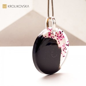 Unikatowe Naszyjniki Artystki: Ręcznie Malowane Biżuteria na Prezent.