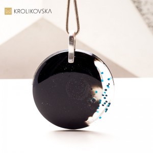 Ręcznie Malowane Naszyjniki: Idealny Prezent dla Konesera Sztuki.