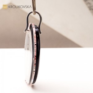 Niepowtarzalne Naszyjniki na Prezent: Ręcznie Tworzona Biżuteria dla Miłośników Sztuk.