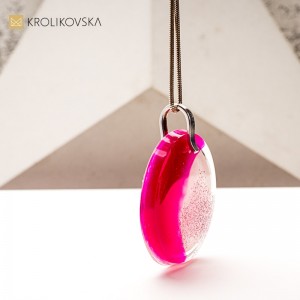 Wyjątkowe Naszyjniki dla Koneserów Sztuki – Ręcznie Malowana Biżuteria.