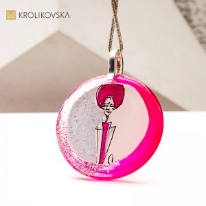 Biżuteria artystyczna – naszyjniki z unikalnymi grafikami na prezent.