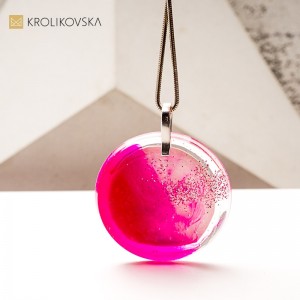 Artystyczne naszyjniki na prezent – biżuteria, która zachwyca.