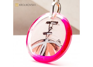 Artystyczne naszyjniki na prezent – biżuteria, która zachwyca.
