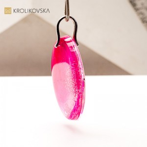 Naszyjnik z Grafiką – Biżuteria Artystyczna na Wyjątkowy Prezent.