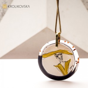 Biżuteria na prezent – ręcznie malowany symbol kobiecej siły