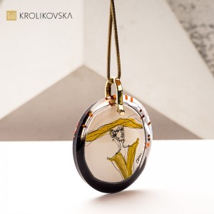 Biżuteria na prezent – ręcznie malowany symbol kobiecej siły