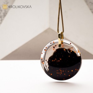 Biżuteria na prezent – ręcznie malowany symbol kobiecej siły