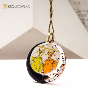 Prezent - Subtelne spojrzenie – naszyjnik jak list do duszy.