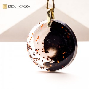 Prezent - Subtelne spojrzenie – naszyjnik jak list do duszy.