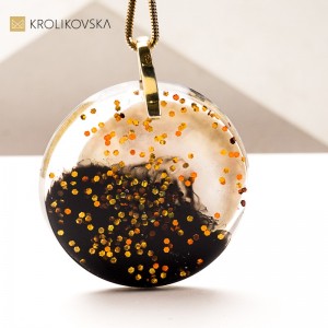 Biżuteria w Prezencie - Kobieta jak z wybiegu – modowy naszyjnik handmade.