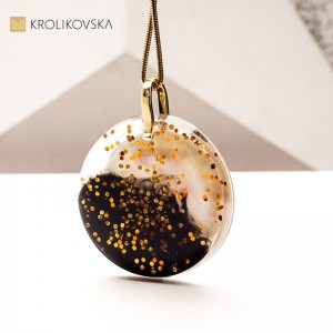Biżuteria w Prezencie - Kobieta jak z wybiegu – modowy naszyjnik handmade.