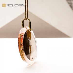 Ręcznie malowany naszyjnik na 40. urodziny – elegancja i styl.