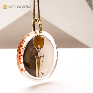 Ręcznie malowany naszyjnik na 40. urodziny – elegancja i styl.