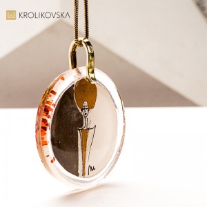 Ręcznie malowany naszyjnik na 40. urodziny – elegancja i styl.