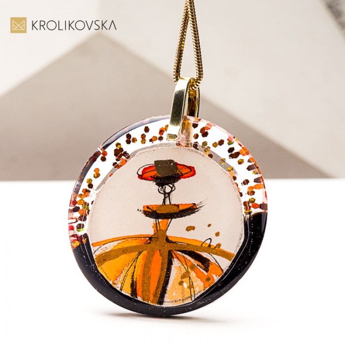 Artystyczny naszyjnik na Dzień Kobiet – kobiecość w biżuterii.