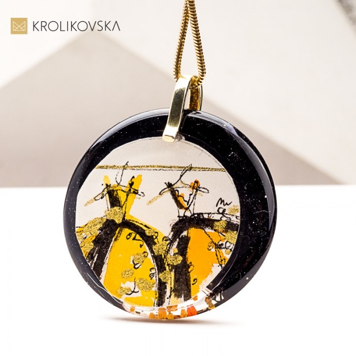 Naszyjnik z motywem kobiety – idealny na Dzień Matki.