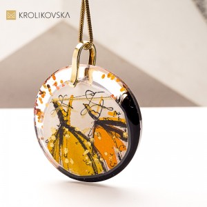 Wyjątkowy naszyjnik na 18-stkę – artystyczna pamiątka na zawsze.