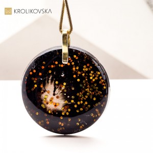 Naszyjnik jak obraz – idealny prezent na 50. urodziny dla mamy.