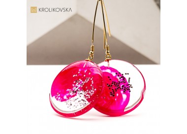 Kolczyki z żywicy – biżuteria artystyczna.