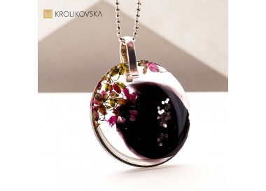Naszyjnik artystyczny z żywicy – unikatowa biżuteria handmade.