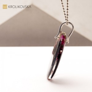 Naszyjnik artystyczny z żywicy – unikatowa biżuteria handmade.