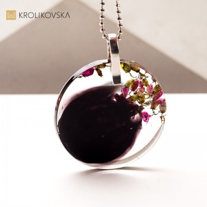 Naszyjnik artystyczny z żywicy – unikatowa biżuteria handmade.
