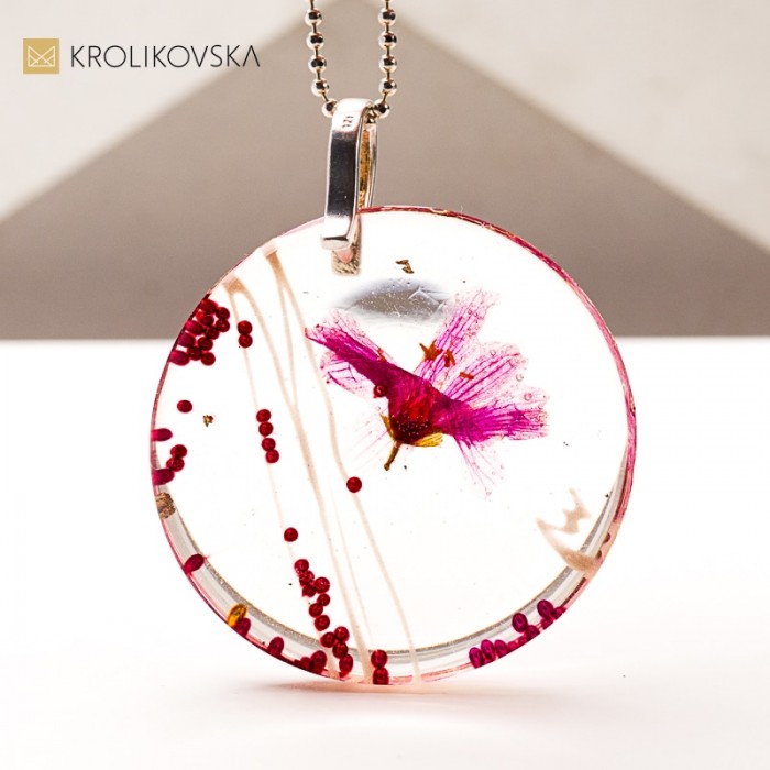 Naszyjnik autorski z żywicy – biżuteria nowoczesna i elegancka.