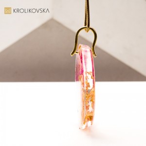 Naszyjnik z żywicy transparentnej – minimalistyczna biżuteria handmade.