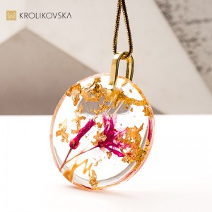 Naszyjnik z żywicy – unikatowa biżuteria artystyczna handmade.